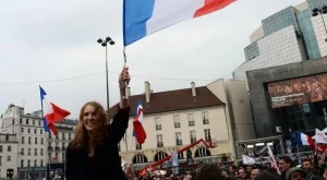 Външният министър на Франция провежда бизнес дипломация