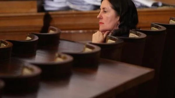 Бобева: Не се предвижда падане на ДДС ставката