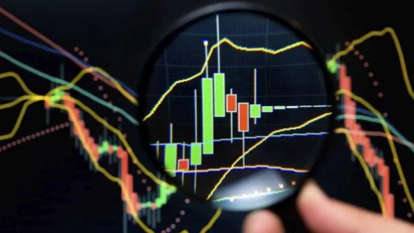 Доларът под натиск, пазарът очаква слаби намаления на стимулите от страна на ФЕД