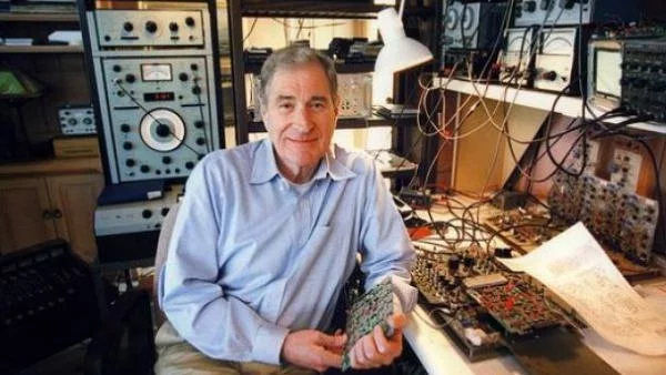 Почина бащата на „долби” системата