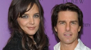 Кейти Холмс утешава Том Круз