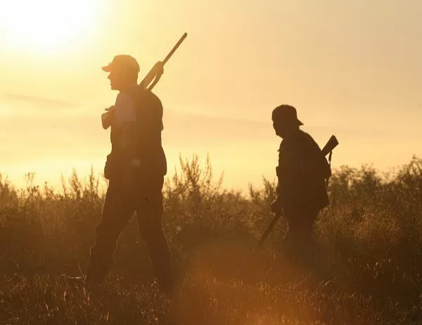 Необичайна проверка: Въоръжени горски от Сливен проверяват ловци в Смолянско