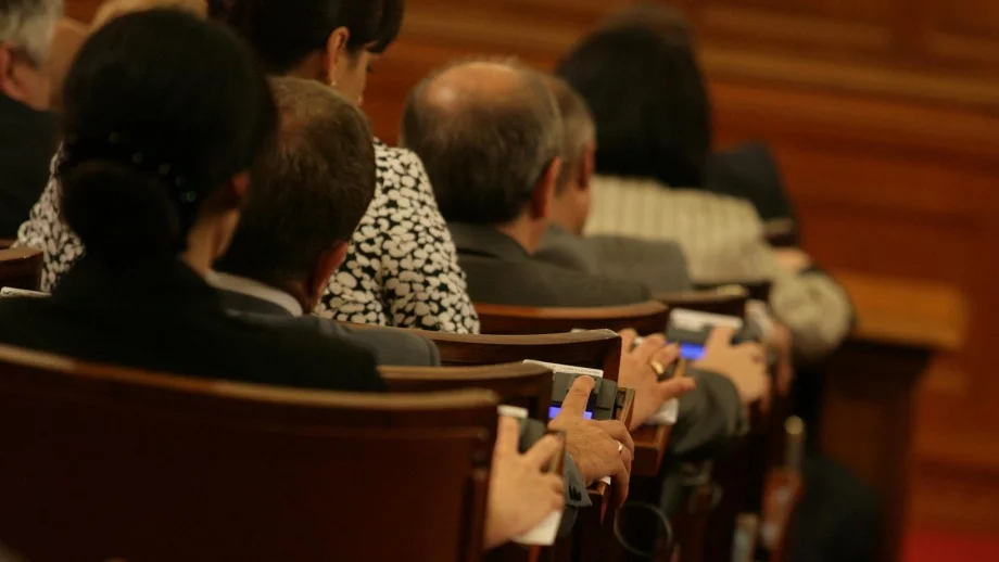 Депутатите готвят прекрояване на разходите в бюджета за 2016