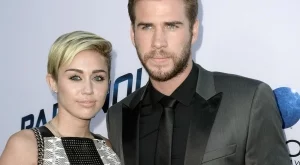 Майли и Лиам се женят на плажа