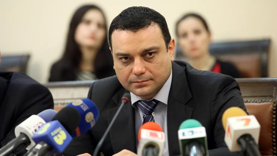 Няма да има спрени влакове, обяви транспортният министър