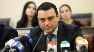 2013/10/01/0138130001380637762