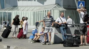 Увеличават заплатите на служителите на летище „София“ 