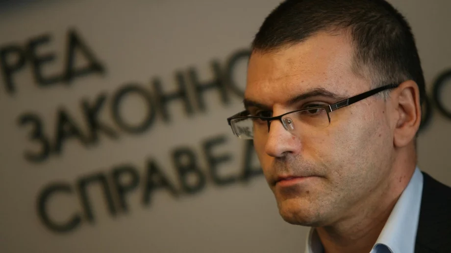 Не е работа на премиера да спира обществени поръчки, смята Дянков