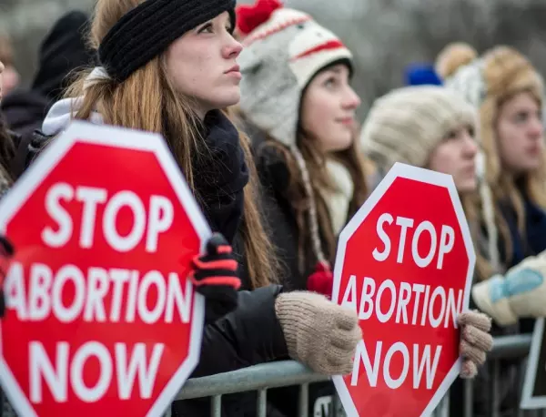 Обрат: Разрешиха аборт по медицински причини в Полша