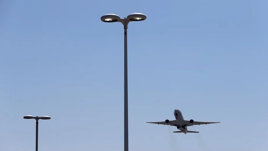 Българските авиокомпании оптимисти за ръста на бизнеса си през 2015