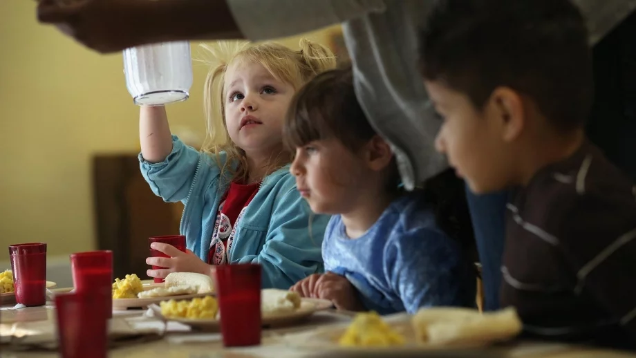 Негодни храни бяха открити в детски градини и училища 