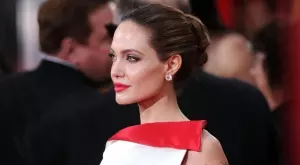 Ето как да се гримирате като Анджелина Джоли (ВИДЕО)