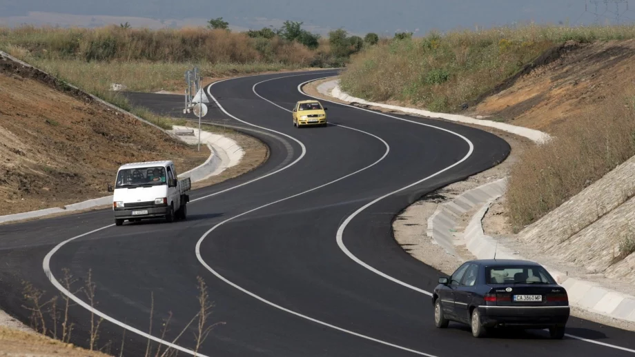 Спират движението на леки коли по магистрала "Люлин" за два дни
