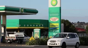 BP съкращава 4000 работни места 