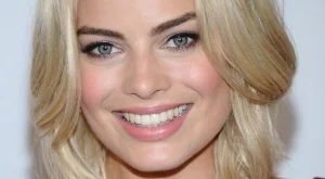 Маргот Роби си пише с принц Хари