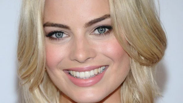 Маргот Роби си пише с принц Хари