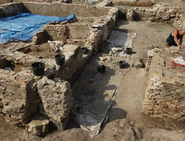 Откриха основи от къща от ранното средновековие край Сливен
