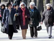 Половината пенсионери де факто с по-малки пенсии за януари, ще ги обезщетяват февруари
