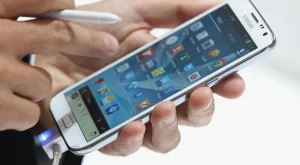 Правят смартфоните още по-тънки 