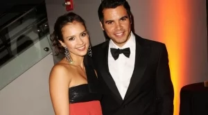 Звездите, които се влюбиха в свои фенове