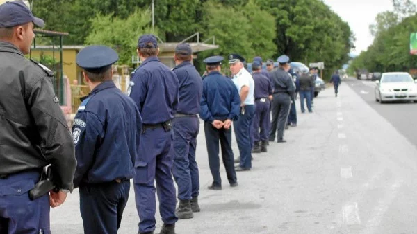 Хванаха мъж, представял се за митничар