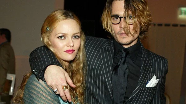 Джони Деп и Ванеса Паради почиват на Карибите