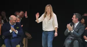 Сара Бъртън, любимата дизайнерка на Кейт Мидълтън, напусна Alexander McQueen