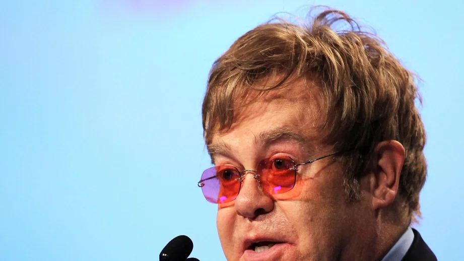 Сър Елтън Джон ще продуцира мюзикъли чрез новата си компания 