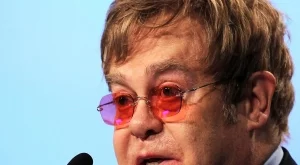Елтън Джон написа мемоари