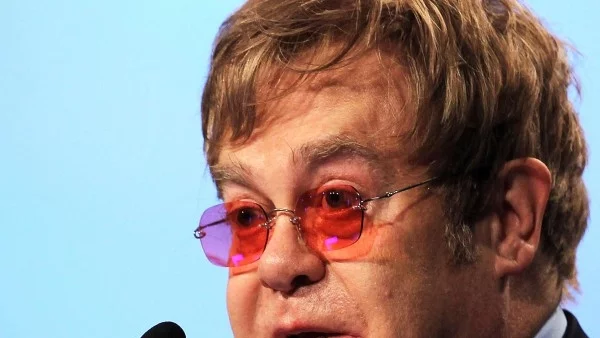 Елтън Джон написа мемоари