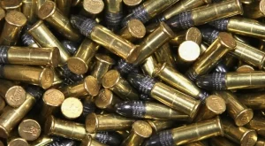 Финансовият шеф на Huawei получава писма с куршуми