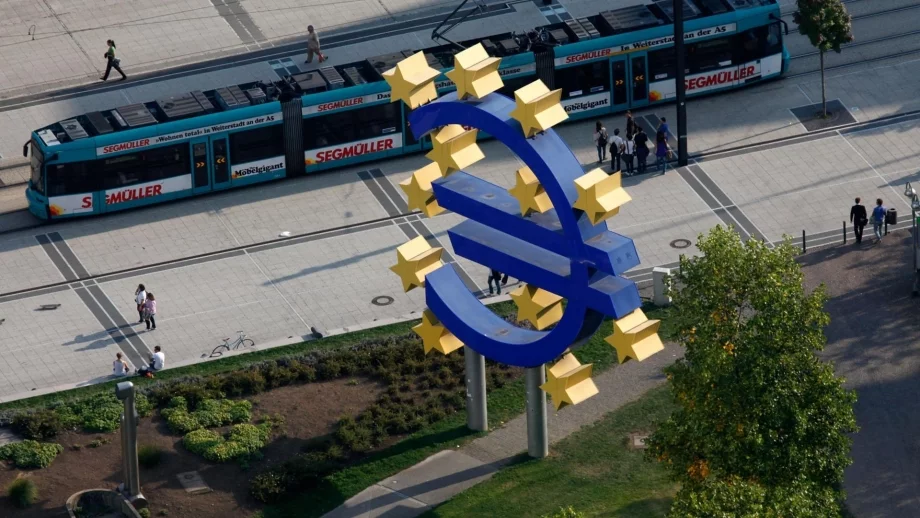 ЕЦБ увеличи кредитната помощ за гръцките банки с 800 млн.евро 