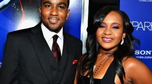 Боби Кристина остава в кома