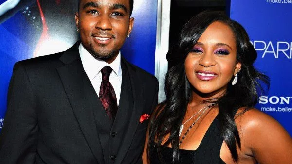 Боби Кристина остава в кома