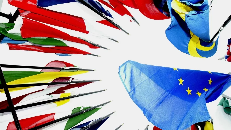 ЕС ще обсъди икономически санкции срещу Русия през лятото