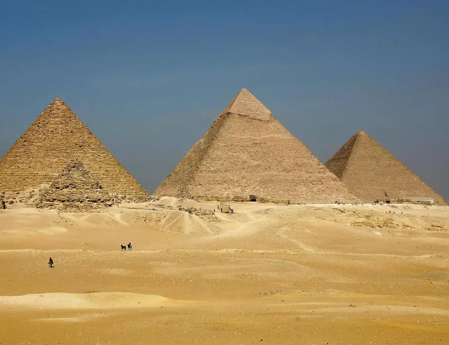 Не са извънземните. Археолози разбраха как са строени пирамидите в Гиза