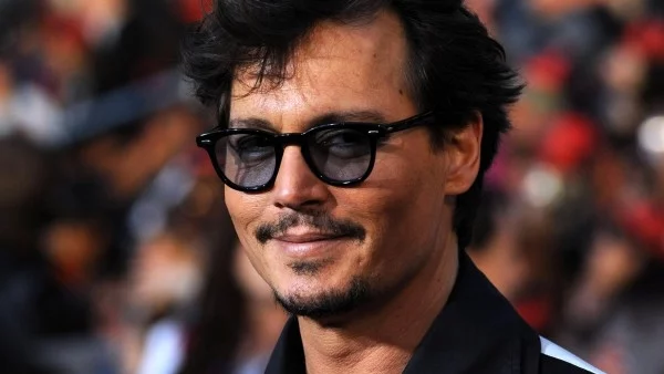 На колко години звездите са изгубили девствеността си