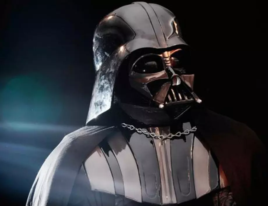 Три дни след смъртта на Дейвид Праус: Вдигнаха паметник на Дарт Вейдър