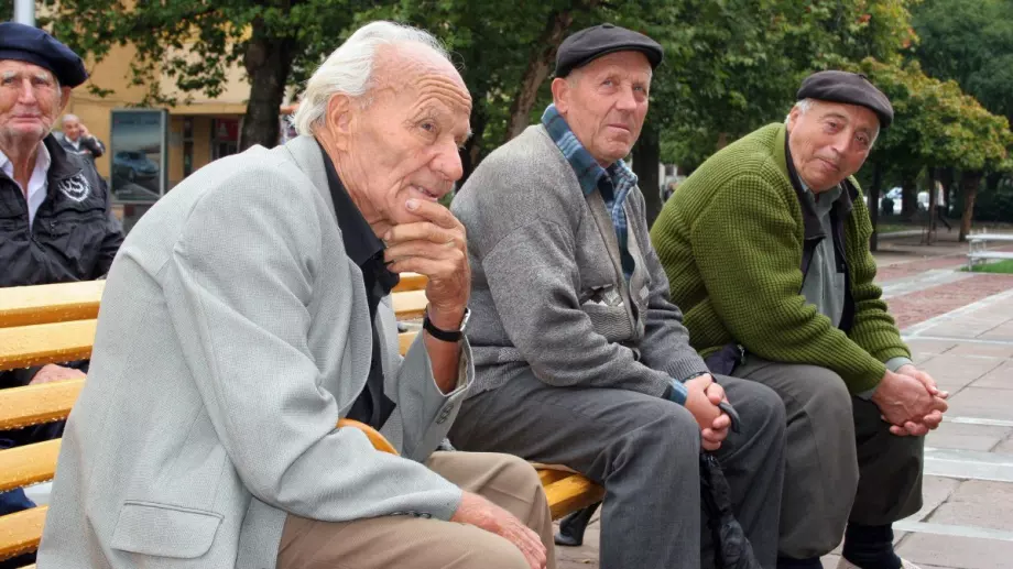 Добавката към пенсиите остава още 6 месеца