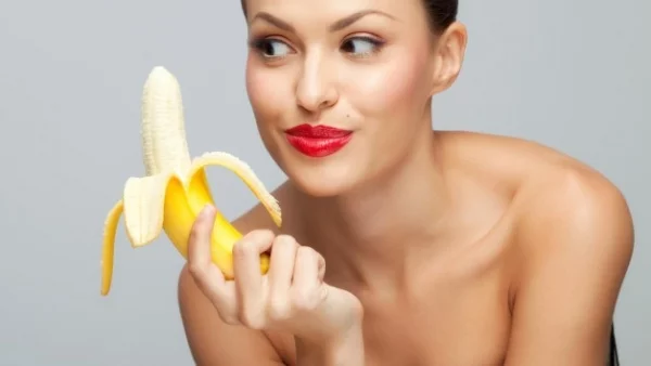 Бананите и бадемите зареждат женското либидо 