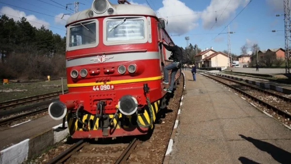 Търг за продажба на вагони и мотриси на БДЖ отива в прокуратурата