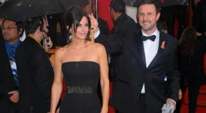 Съпругът на Моника от "Приятели" забранил на дъщеря си да търси информация за него в Google