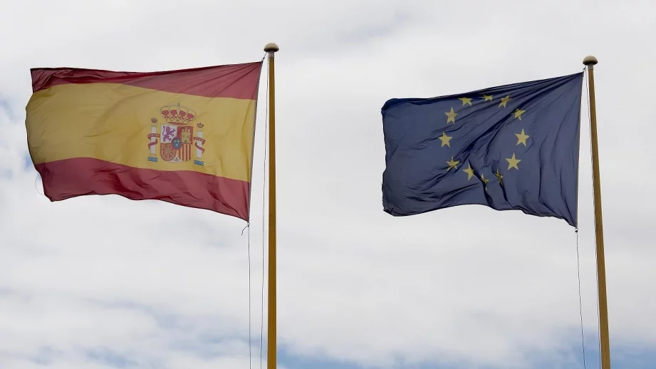 Няма да спират еврофондовете за Испания и Португалия