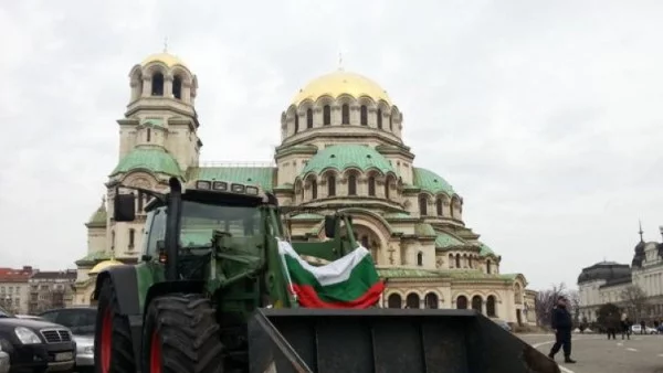 Заради нов закон за горивата трактори може да блокират жълтите павета