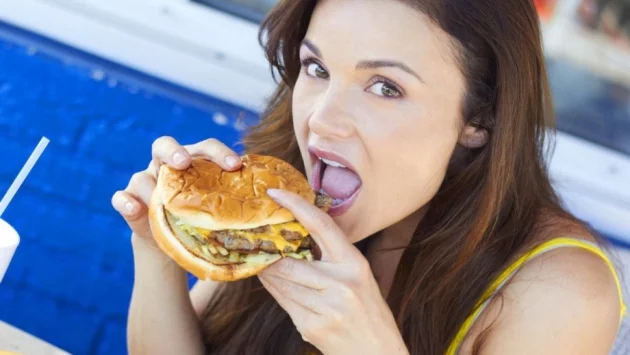 Стресът съдържа толкова калории, колкото и голям хамбургер