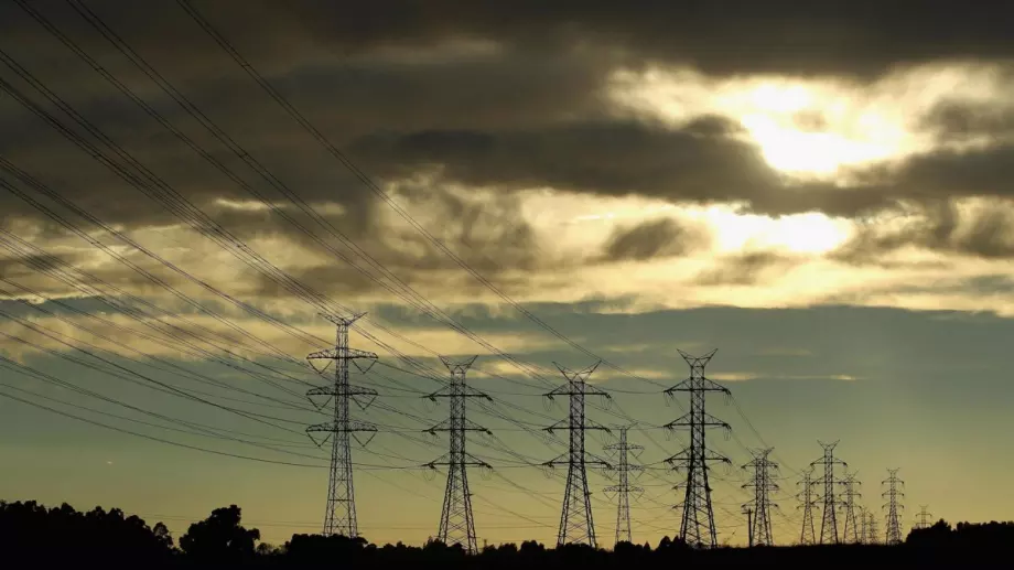 Държавата ще подпомага хората, които не могат да плащат сметките си за ток след преминаването към свободния пазар