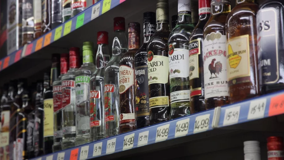 Русия обмисля да забрани продажбата на алкохол в почивните дни