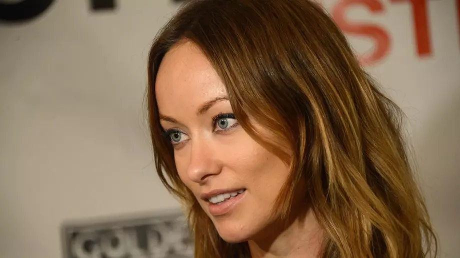 Оливия Уайлд показа гола гръд в гореща фотосесия (СНИМКА)