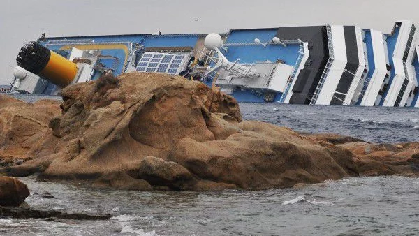 Искат над 26,3 г. затвор за капитана на Costa Concordia