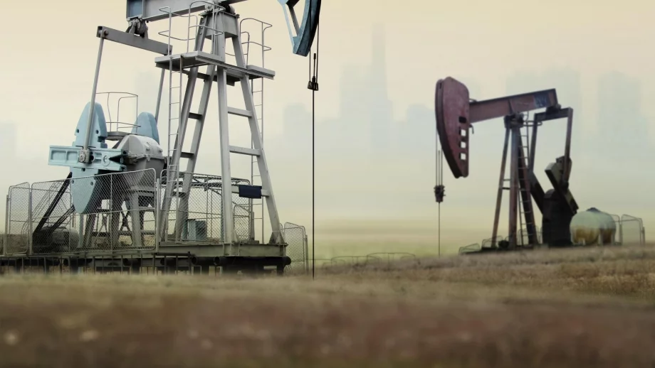 Петролът продължава да се срива